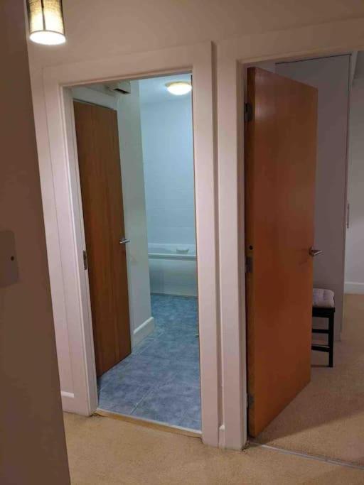 Beautiful 2 Bed Apt In Grand Canal Dublin Bagian luar foto