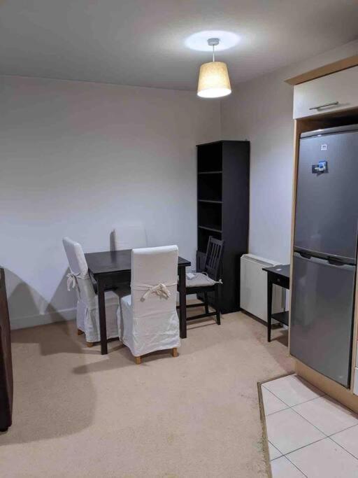 Beautiful 2 Bed Apt In Grand Canal Dublin Bagian luar foto